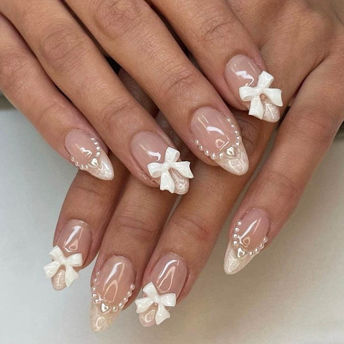 Kunstnagelset mit eleganten Schleifen und 3D-Verzierungen Brehn