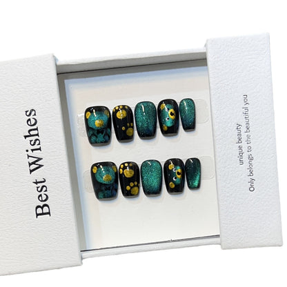 Künstlerisches Press-On-Nagelset mit verspielten Blumen- und Glitzerakzenten Brehn