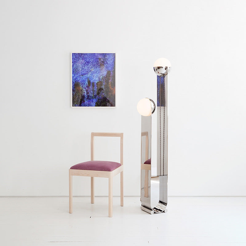 Moderner minimalistischer Stehlampe mit doppelten Globus