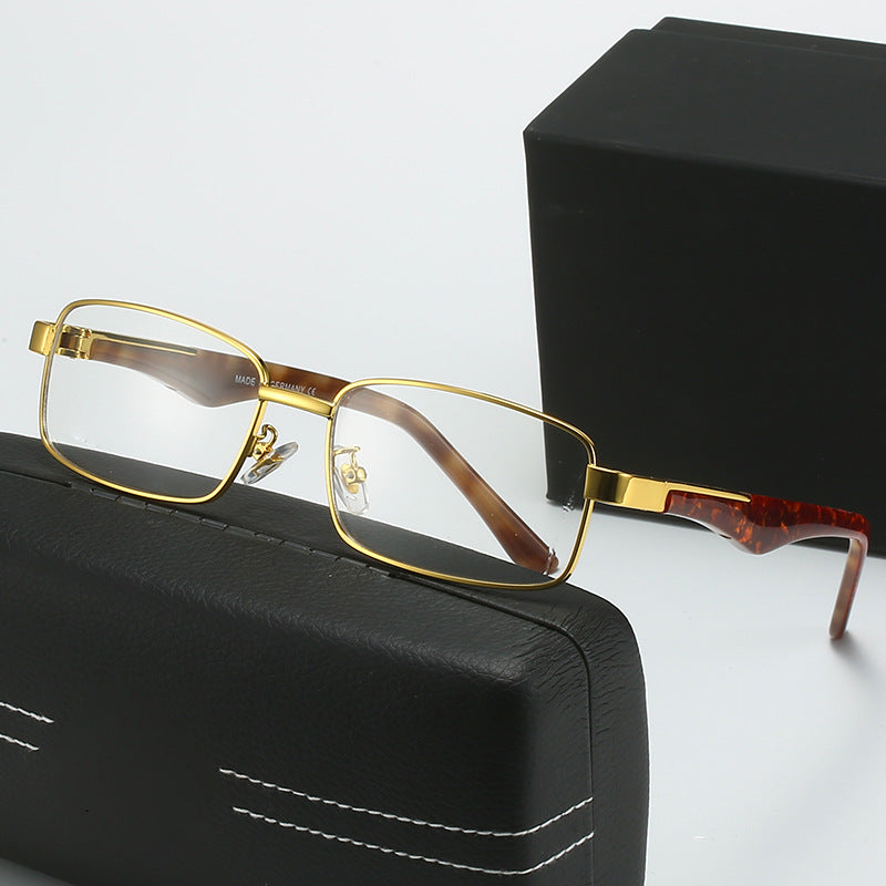 Damen Korrektionsbrille mit elegantem goldfarbenem Rahmen und stylischem Design Brehn