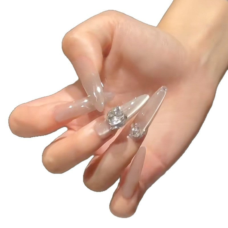 Kunstnagelset mit edlen Spitzen und Kristallakzenten Brehn