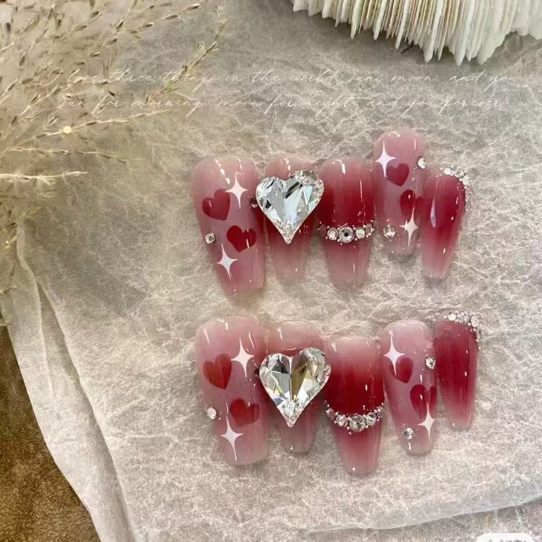 Kunstnägel im romantischen Herzdesign Brehn
