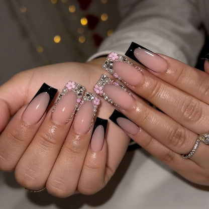 Elegante Stiletto Press-On Nagelkunst mit Strass-Akzenten Brehn