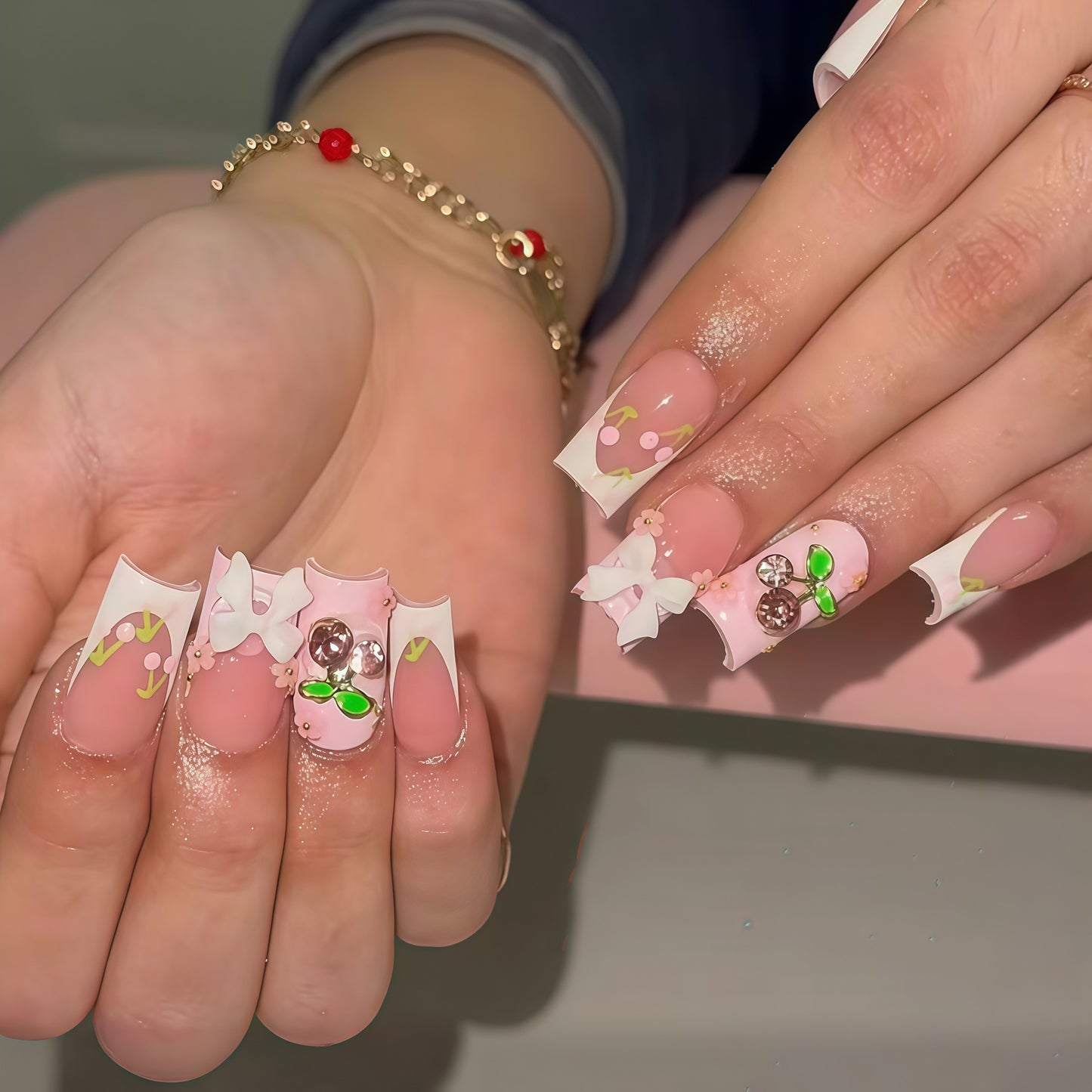 Florale inspirierten Press-On Nagel-Verstärkungen Brehn