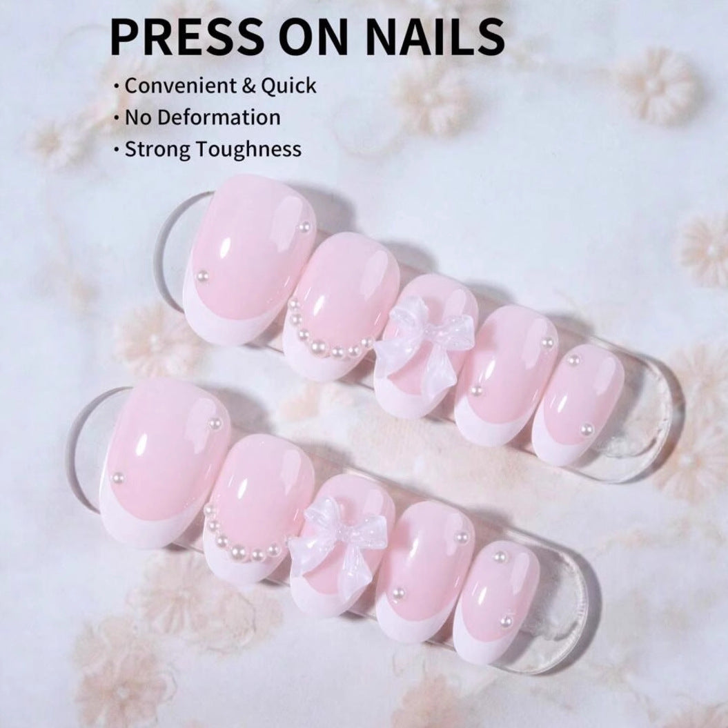 Kunstnagelset mit exquisiten 3D-Blüten und eleganten Perlenverzierungen Brehn