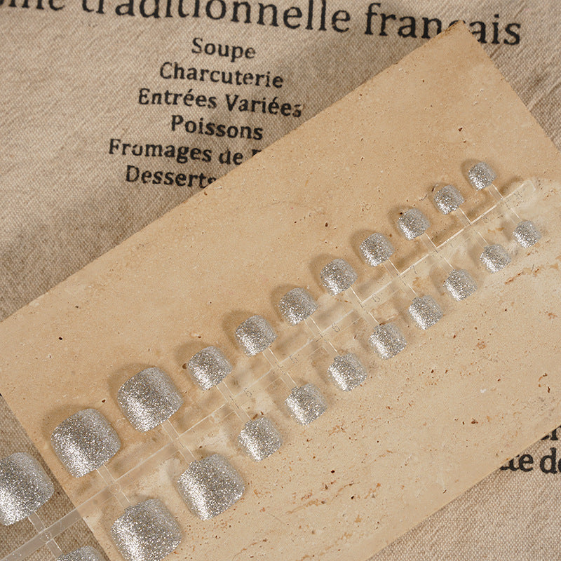 Glitzernde Press-On Fußnagelkunst Brehn