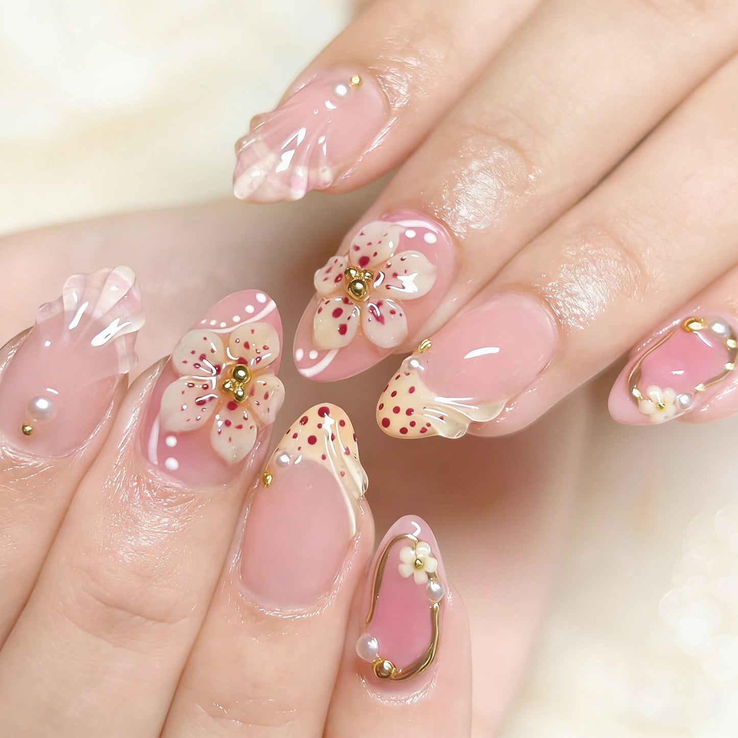 Kunstvolle 3D Nagelspitzen mit maritimem Design Brehn