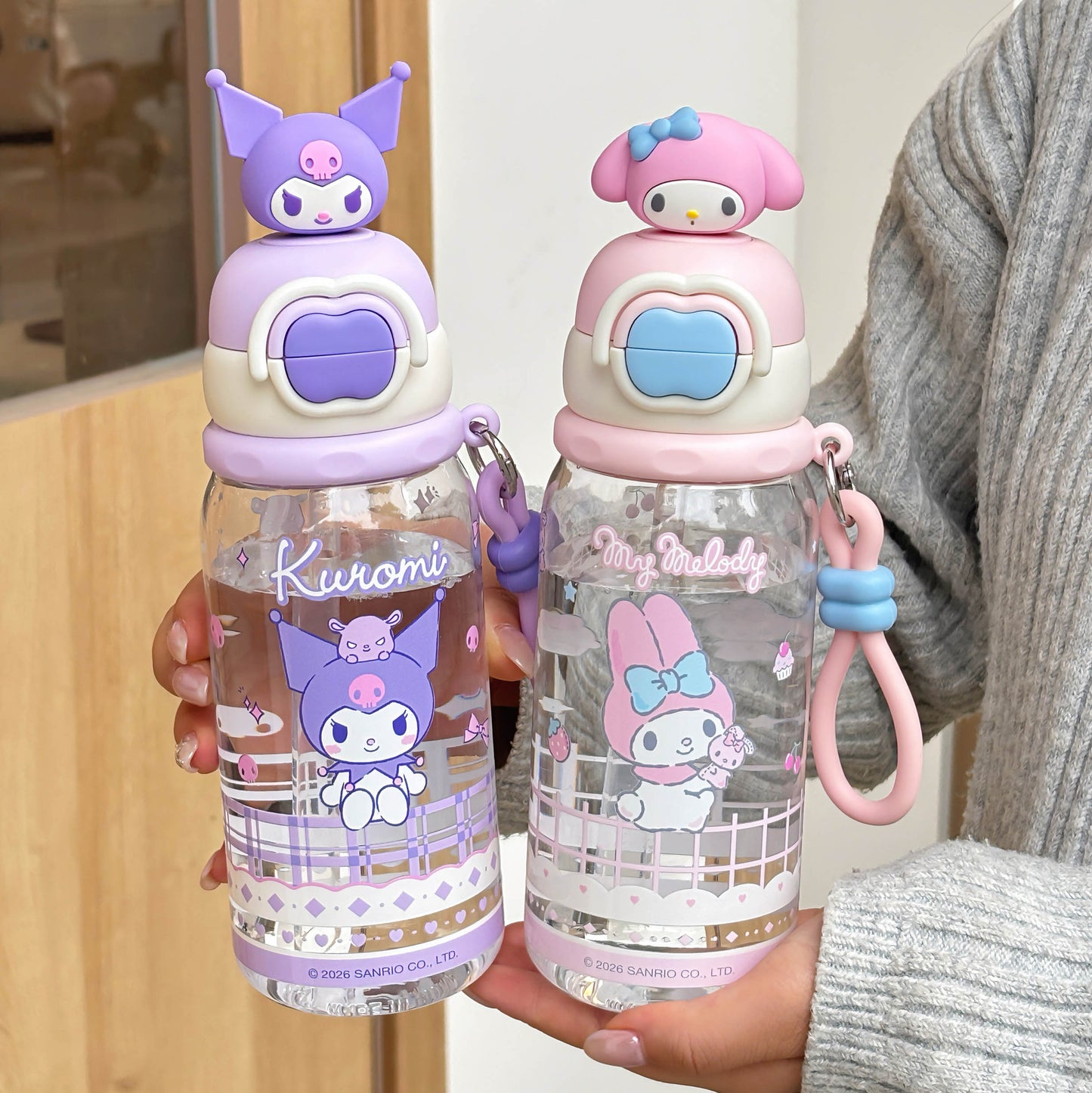Damen Trinkflasche mit interaktivem Deckel und süßem Pochacco-Design Brehn