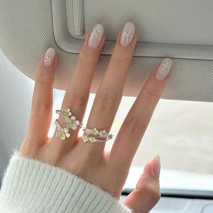 Glamorous Nail Art Extensions