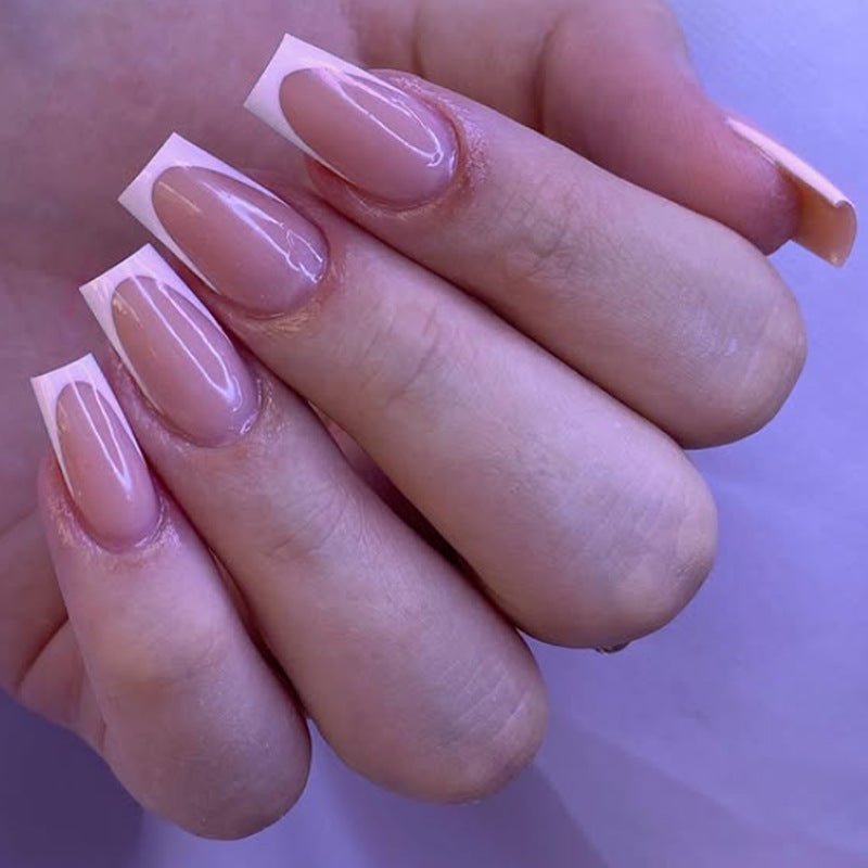 Kunstnagelset mit stilvollen Hochglanz-Nägeln Brehn