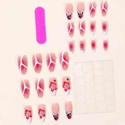 Künstlerisches Floral-Nageldesign Brehn