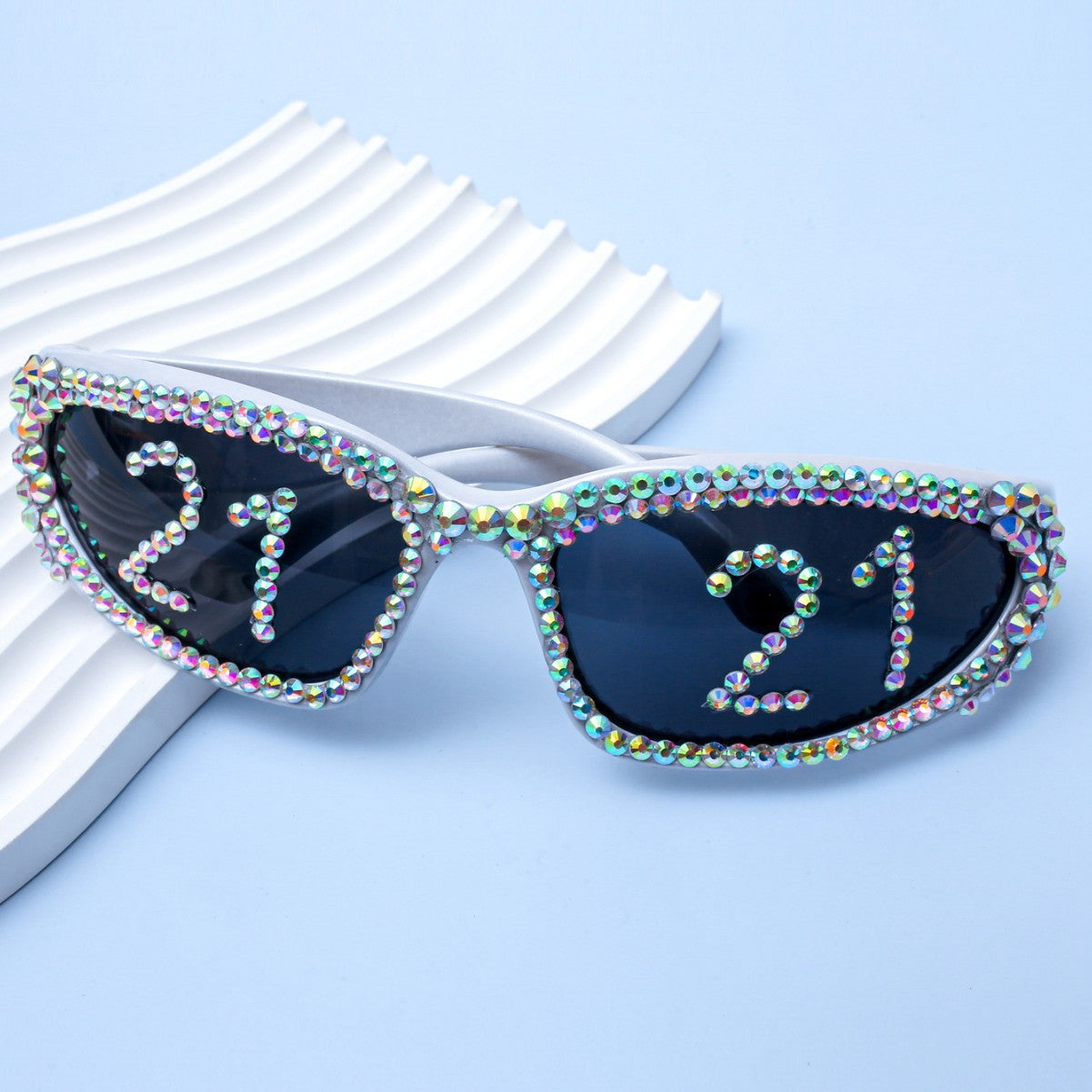 Damen Glamouröse Strass-Sonnenbrille mit individuell gestalteter Aufschrift Brehn