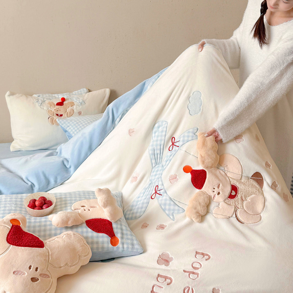 Kinderbettwäschegarnitur mit gesteppter Decke und Plüschapplikationen