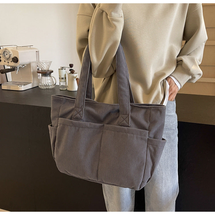 Multifunktionale Schultertasche mit Großen Außenfächern Brehn