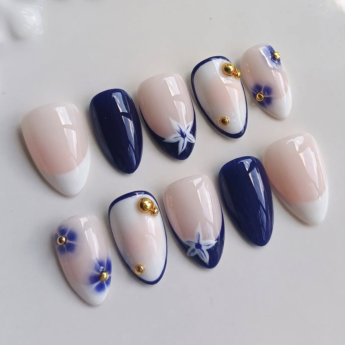 Kunstvolle 3D Nagelspitzen mit maritimem Design Brehn