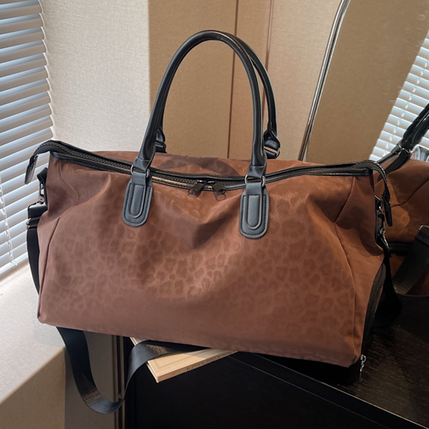 Elegante Reisetasche mit Innovativem Leopardenmuster Brehn