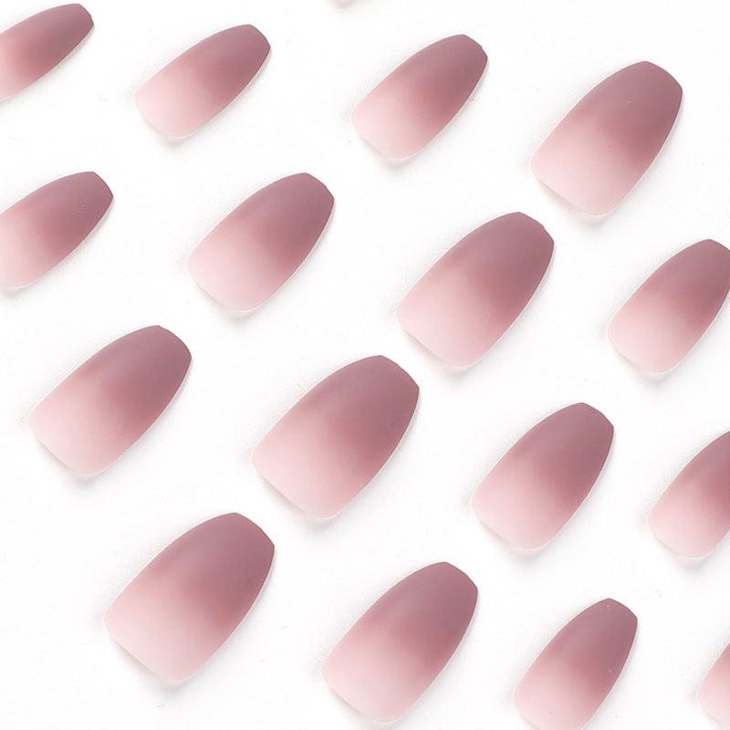 Kunstvolle Nagelverlängerungen mit mattem Ombre-Effekt Brehn