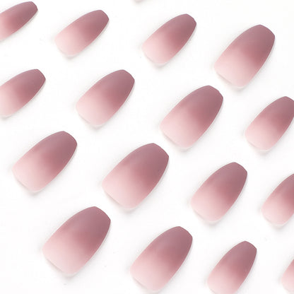 Kunstvolle Nagelverlängerungen mit mattem Ombre-Effekt Brehn