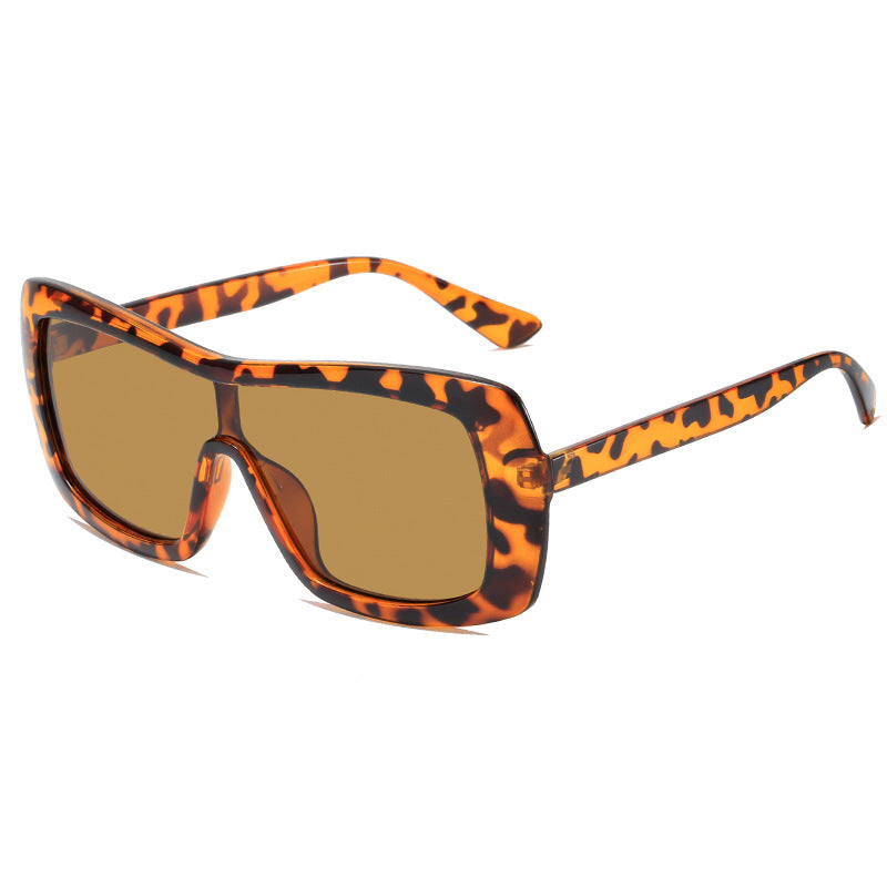 Damen stilvolle Oversize-Sonnenbrille im futuristischen Design Brehn