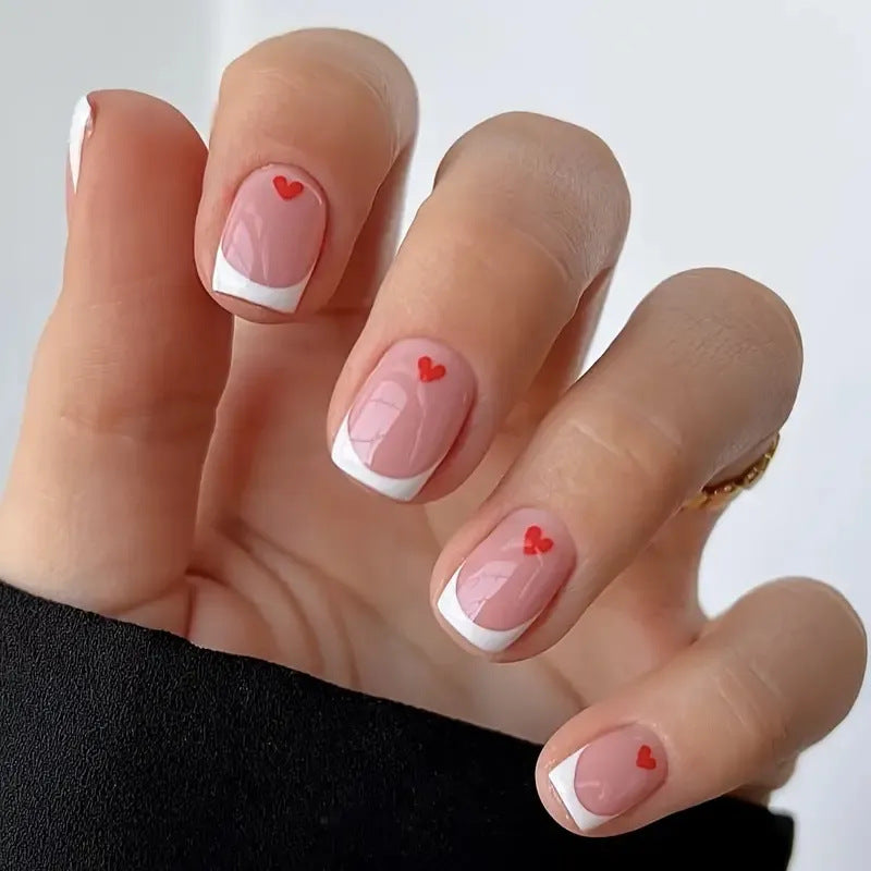 Herz-verzierte Nagelkunst-Design Brehn