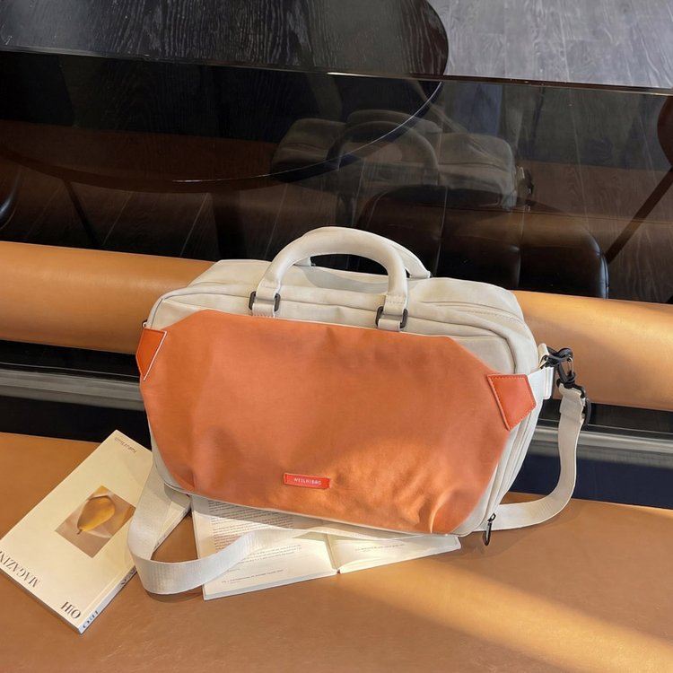 Multifunktionale Weekender-Tasche Mit Innovativem Design Brehn
