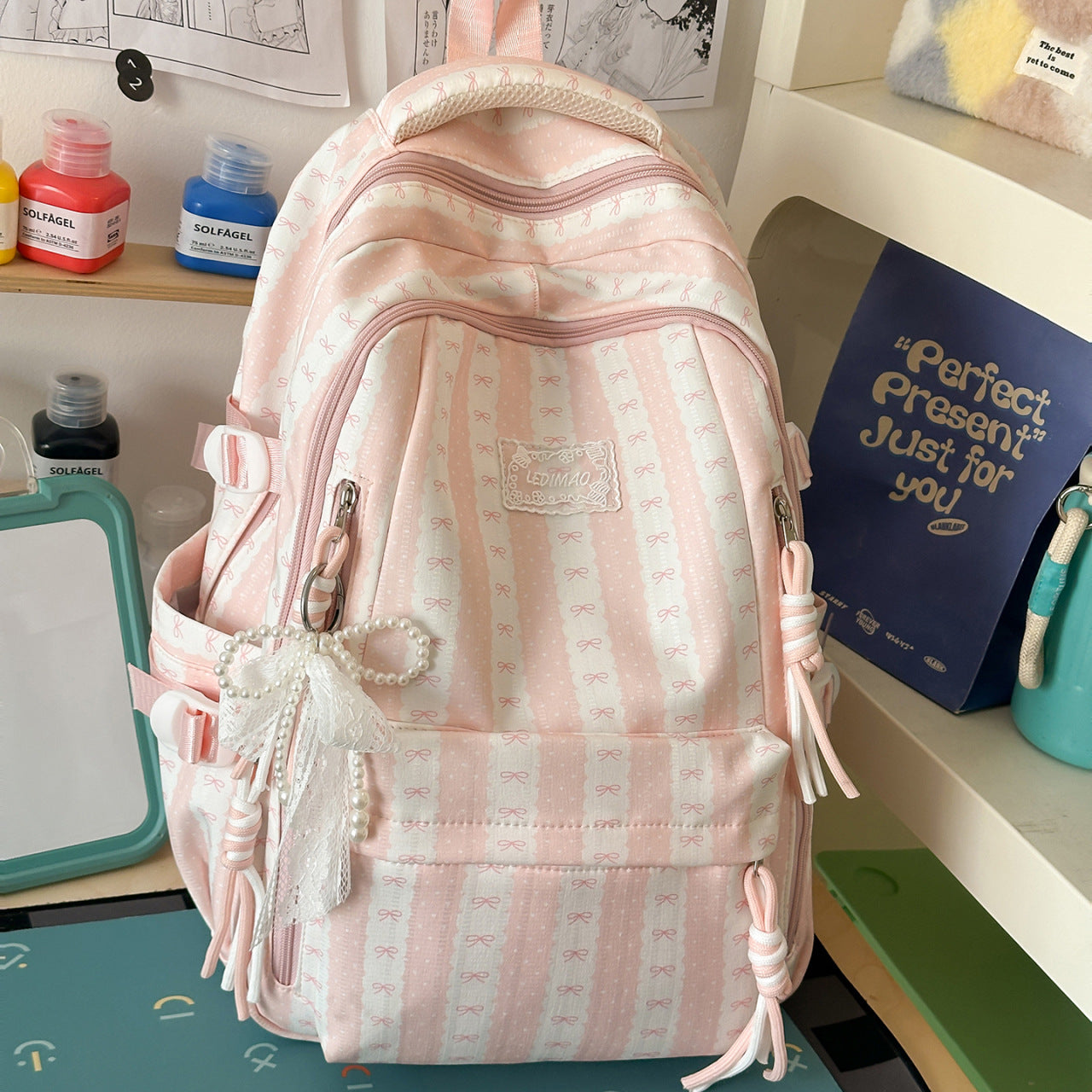 Stylische gestreifte Rucksack