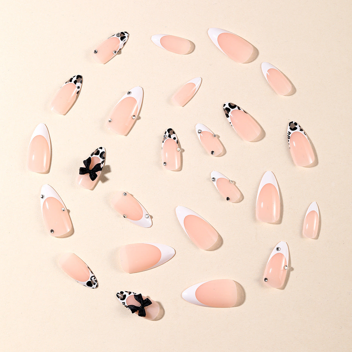 Elegante Stiletto Nagelkunstverlängerungen mit dekorativen Schleifen Brehn