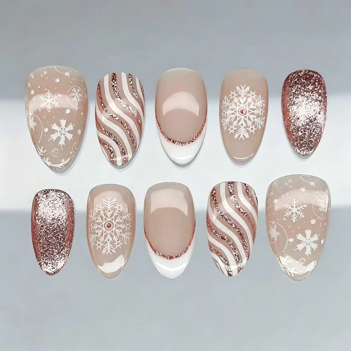 Festliches Schneeflocken-Design Press-On Nagelkunst Brehn