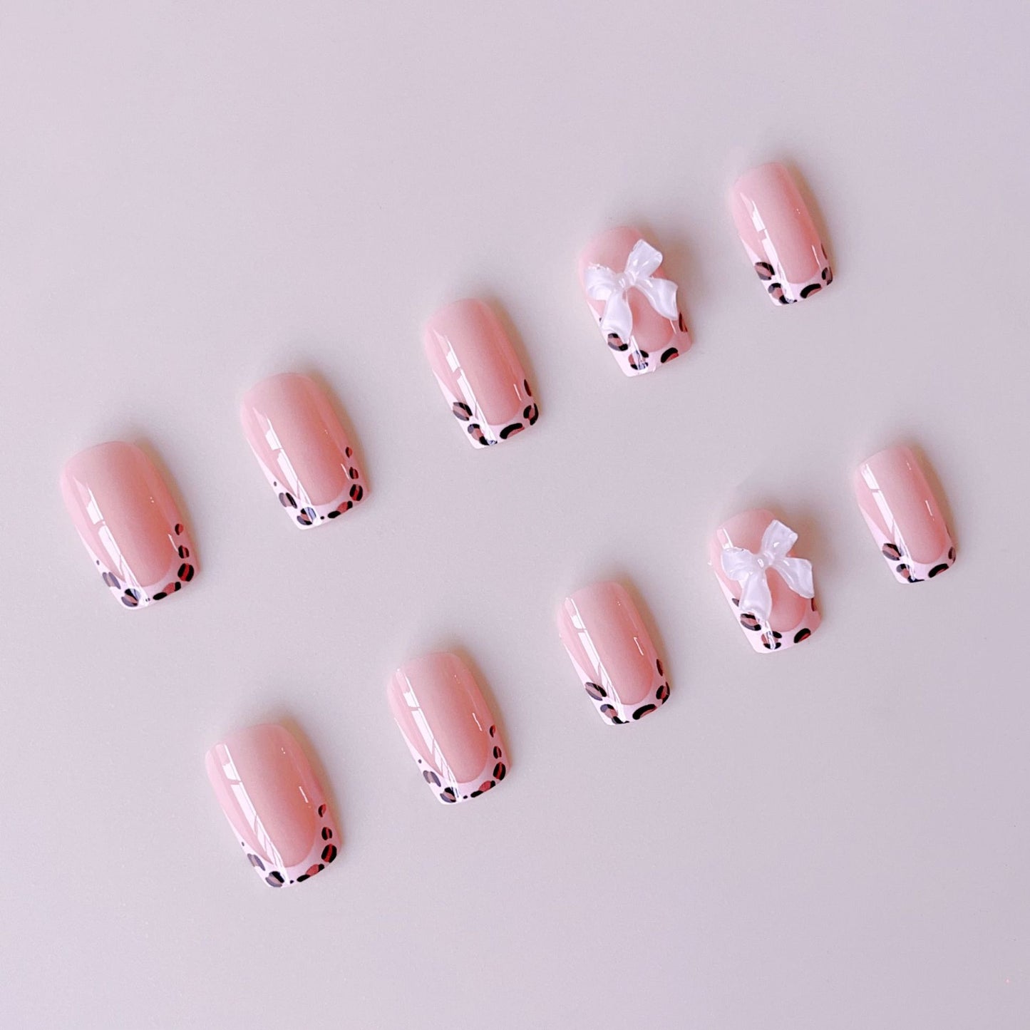 Kunstnagelset mit glamourösen 3D-Blütenverzierungen Brehn