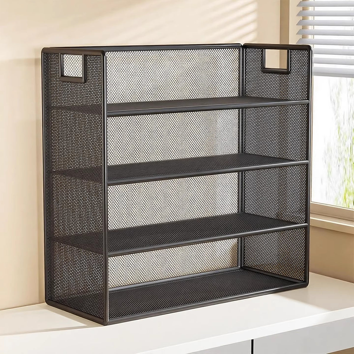 Perforiertes Metall Zwei-Ebenen Schreibtisch-Organizer-Regal mit integrierten Tragegriffen