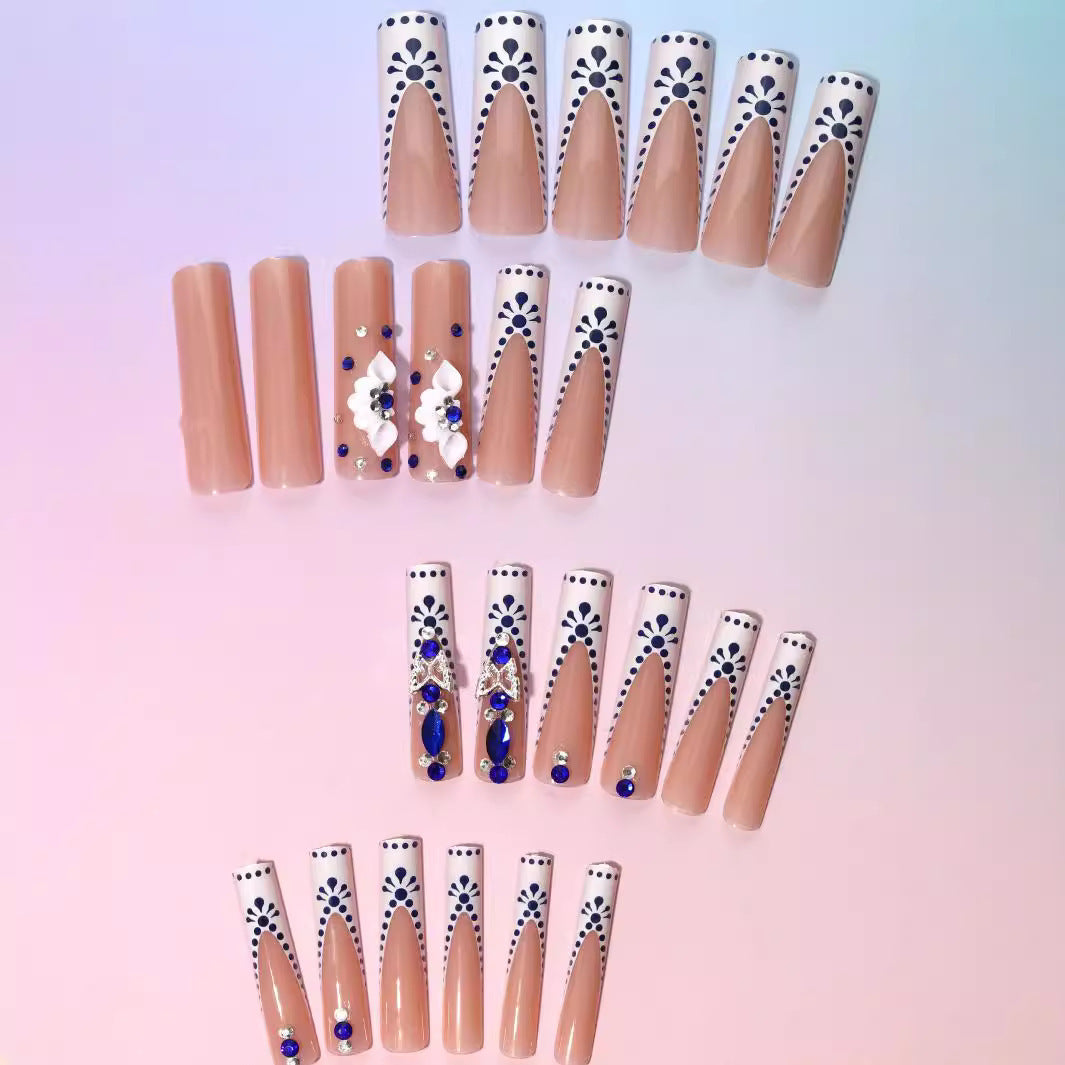 Dekorativer Nagelkunstset