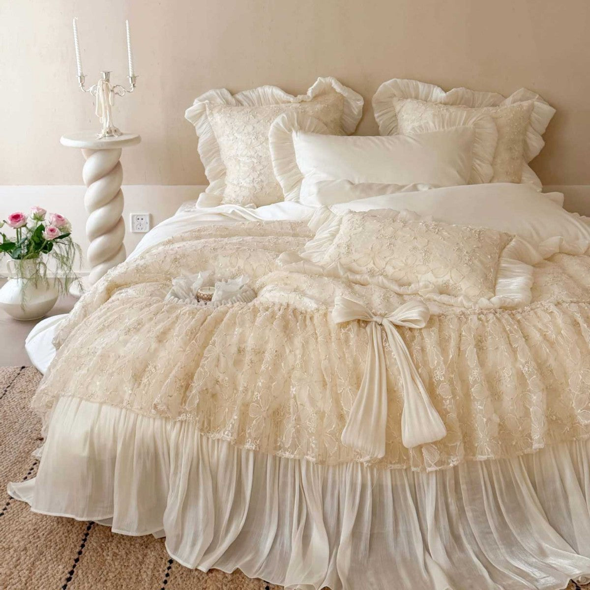 Romantisches Satin-Bettwäsche-Set mit Rüschen und Spitzen-Bettüberwurf