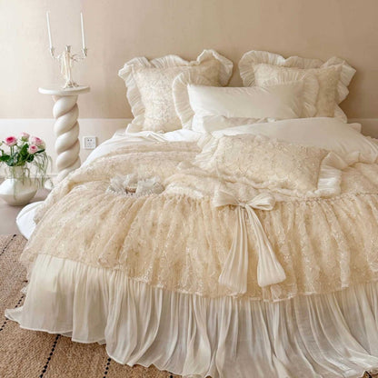 Romantisches Satin-Bettwäsche-Set mit Rüschen und Spitzen-Bettüberwurf