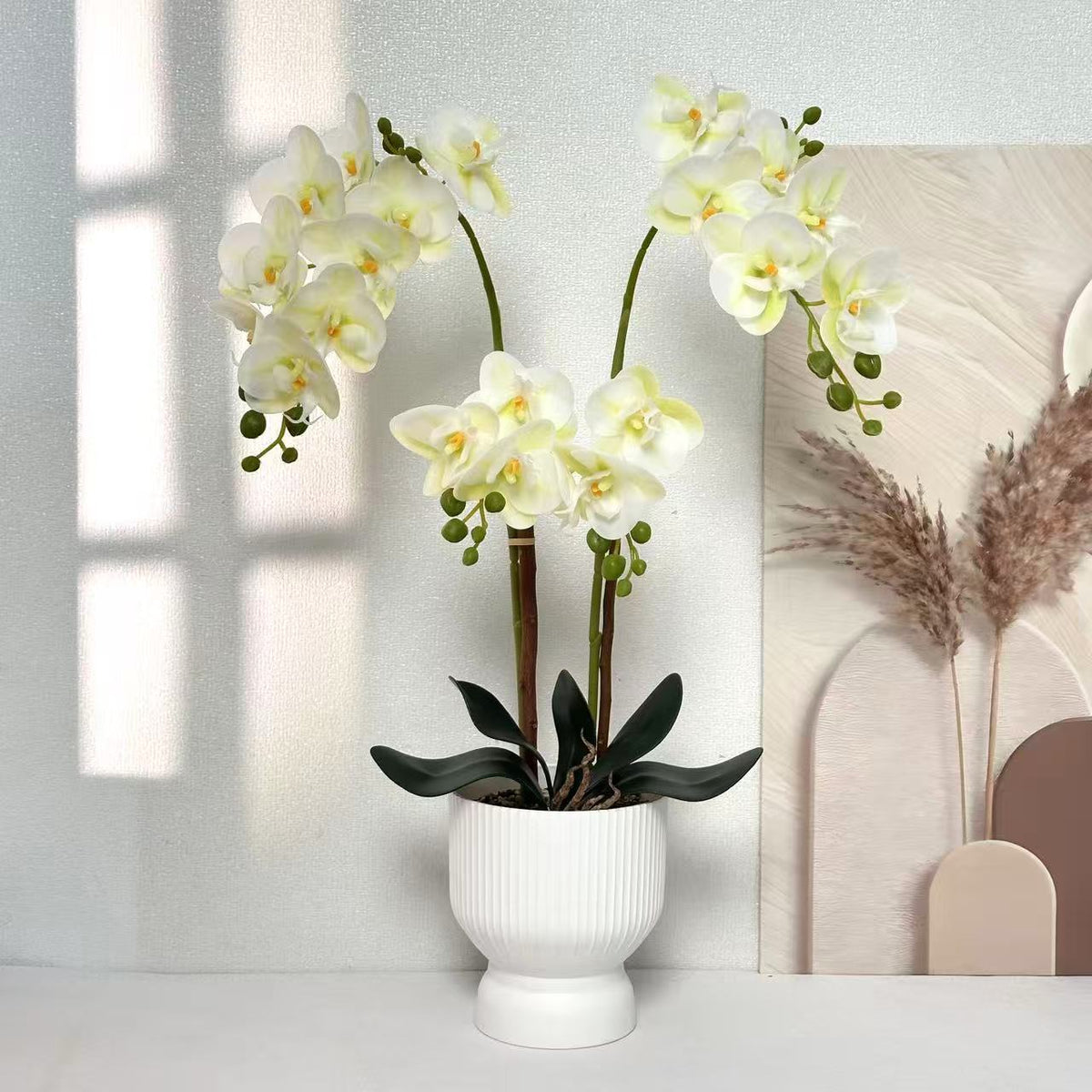 Elegante Künstliche Orchideen-Anordnung für dekorative Anzeige