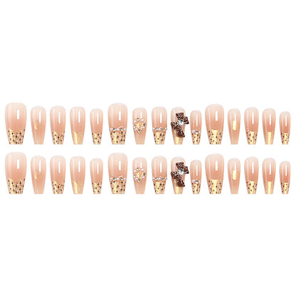Kunstnagelset mit eleganten Applikationen Brehn