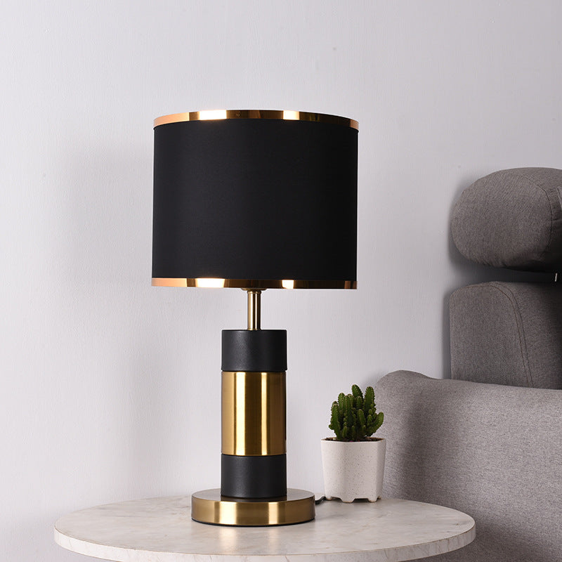 Moderne stilvolle Tischlampe