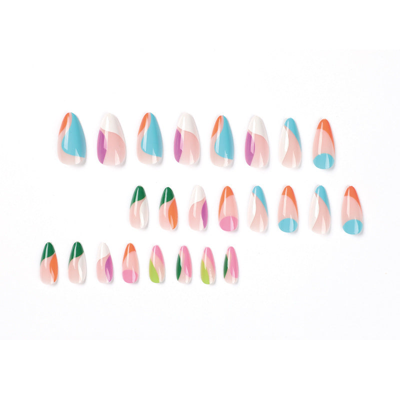 Kunstvolle Nailart mit bunten Akzenten Brehn