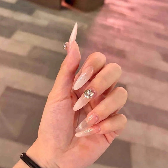 Glamouröses Stiletto Press-On Nageldesign Brehn