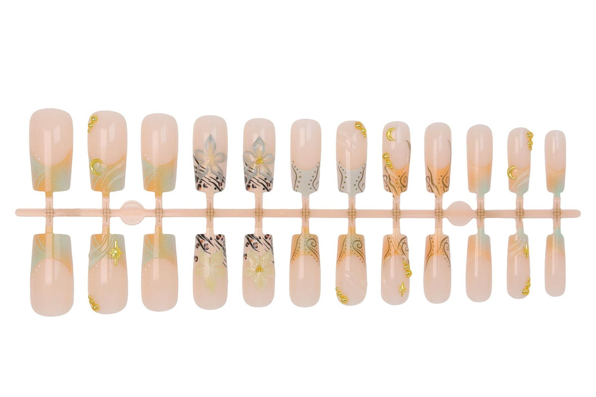 Kunstnagelset mit eleganten floralen und geometrischen Akzenten Brehn