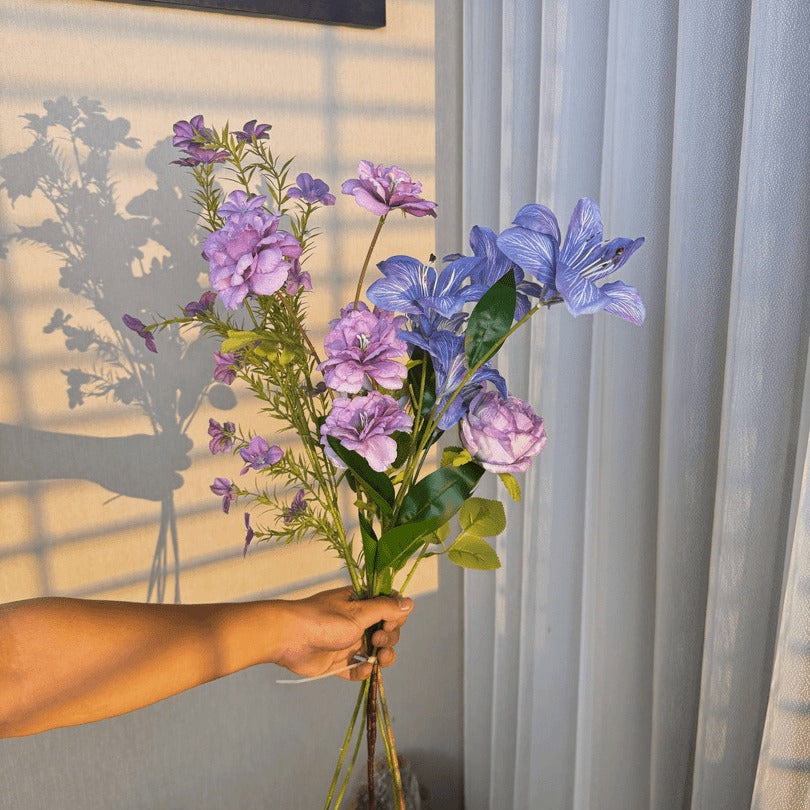 Lebensechtes Blumenstrauß-Arrangement