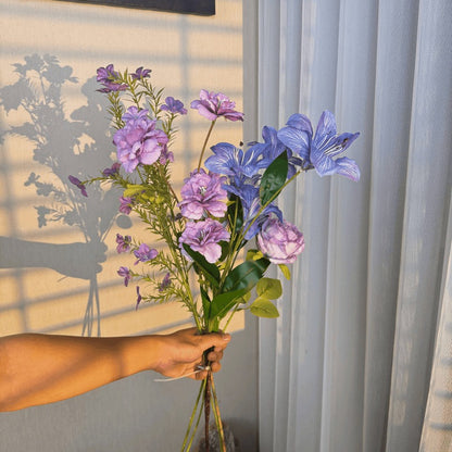 Lebensechtes Blumenstrauß-Arrangement