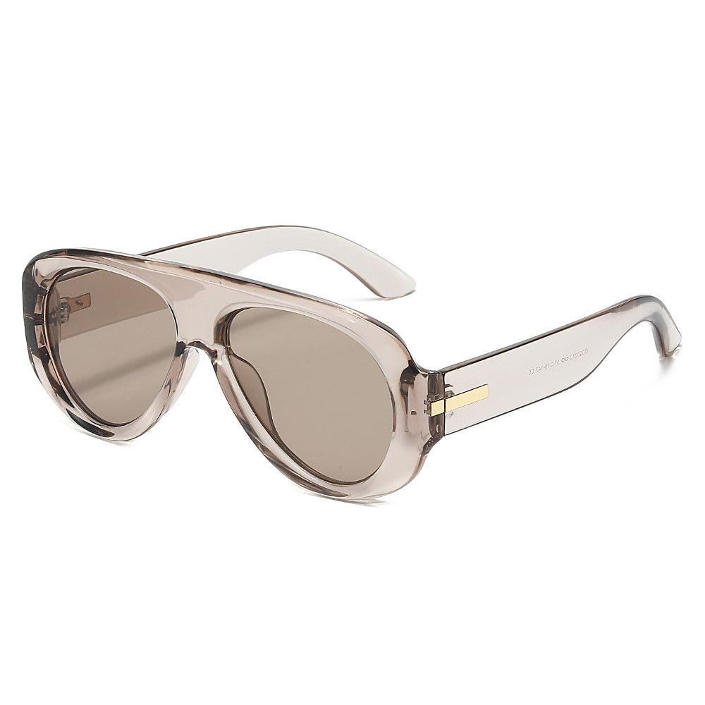 Vintage-inspirierte Fliegerbrille mit subtilen goldenen Akzenten Brehn