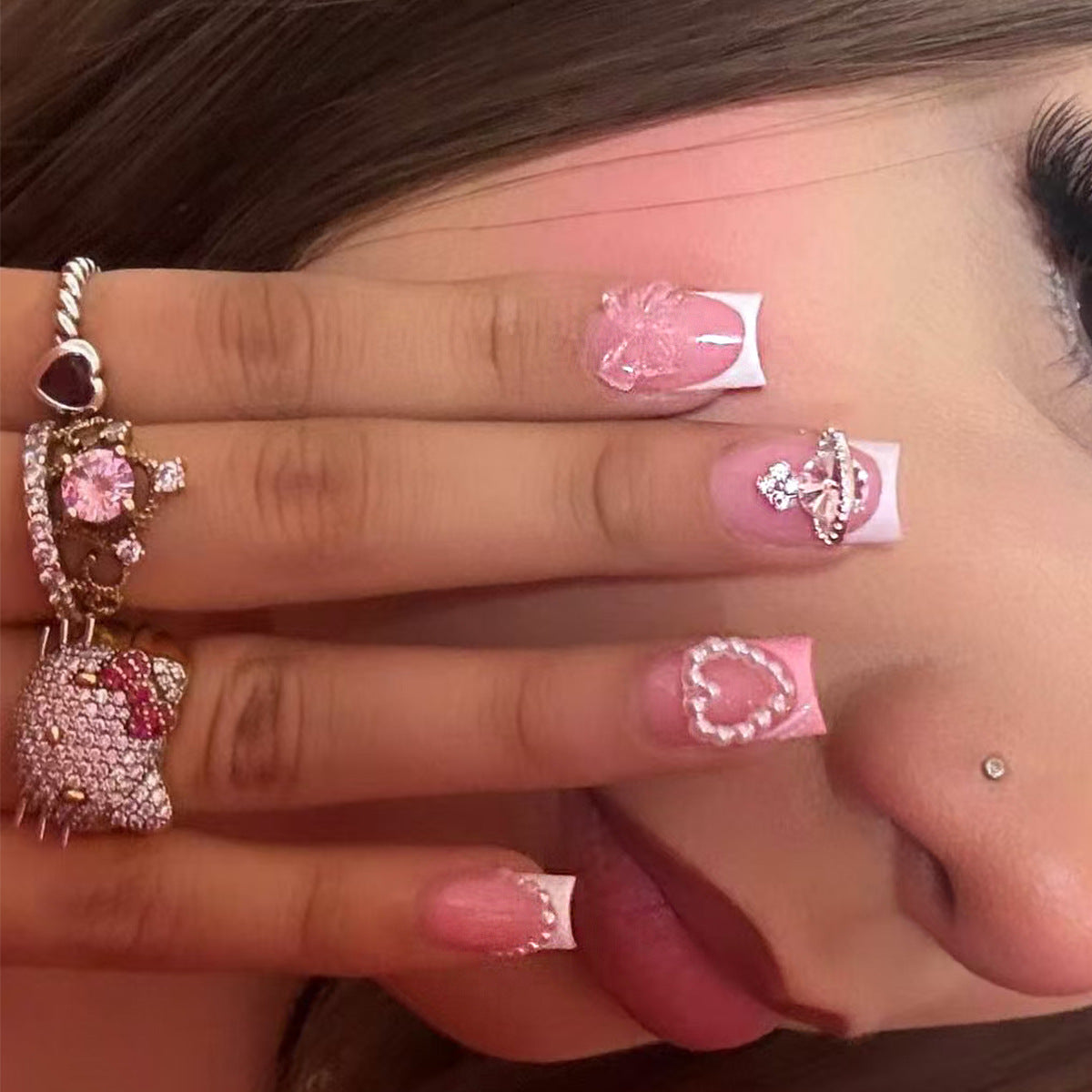Künstliche Kunstfingernägel mit Glamourösen Verzierungen Brehn