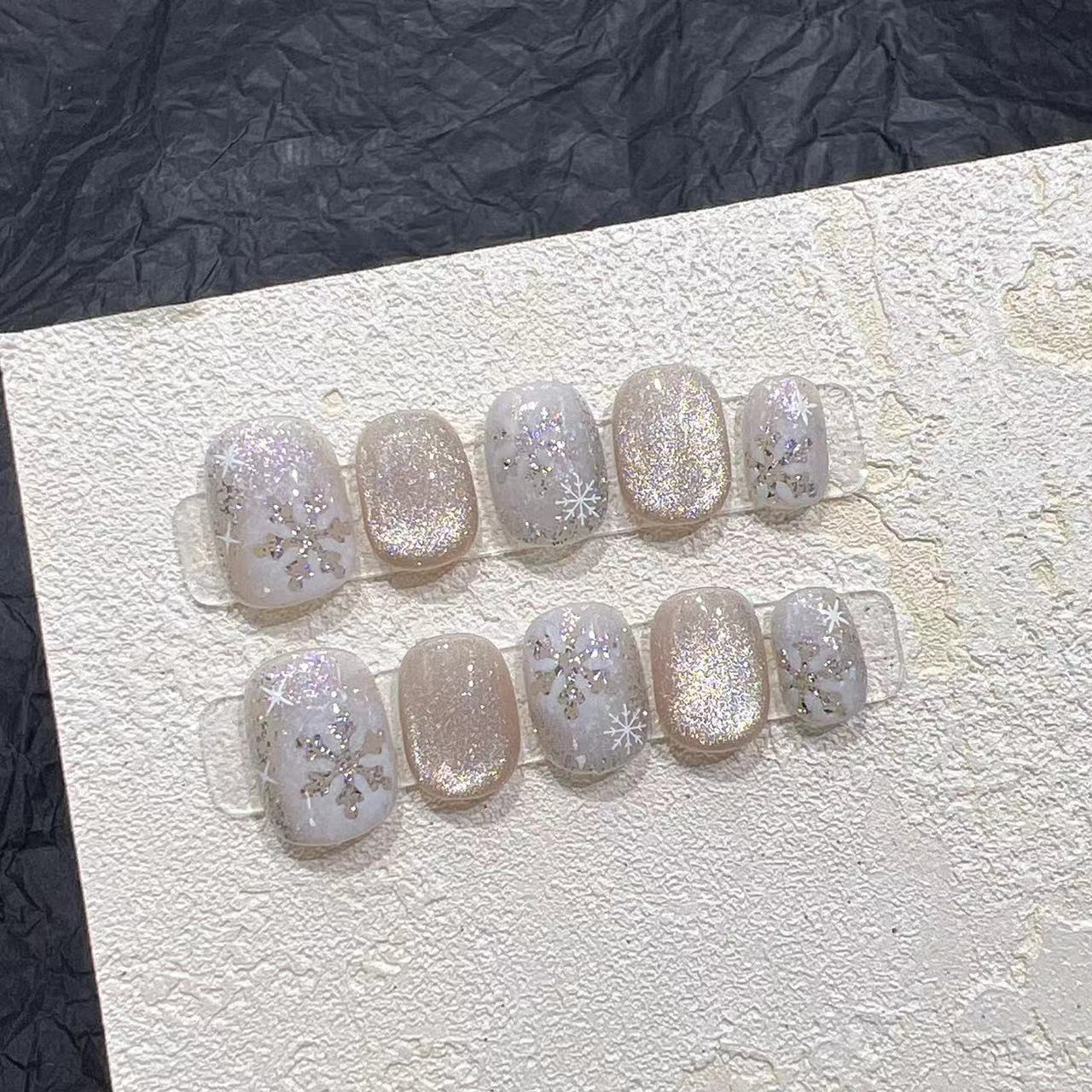 Schneeflocken-inspirierte Glitzer Press-On Nagel Set Brehn