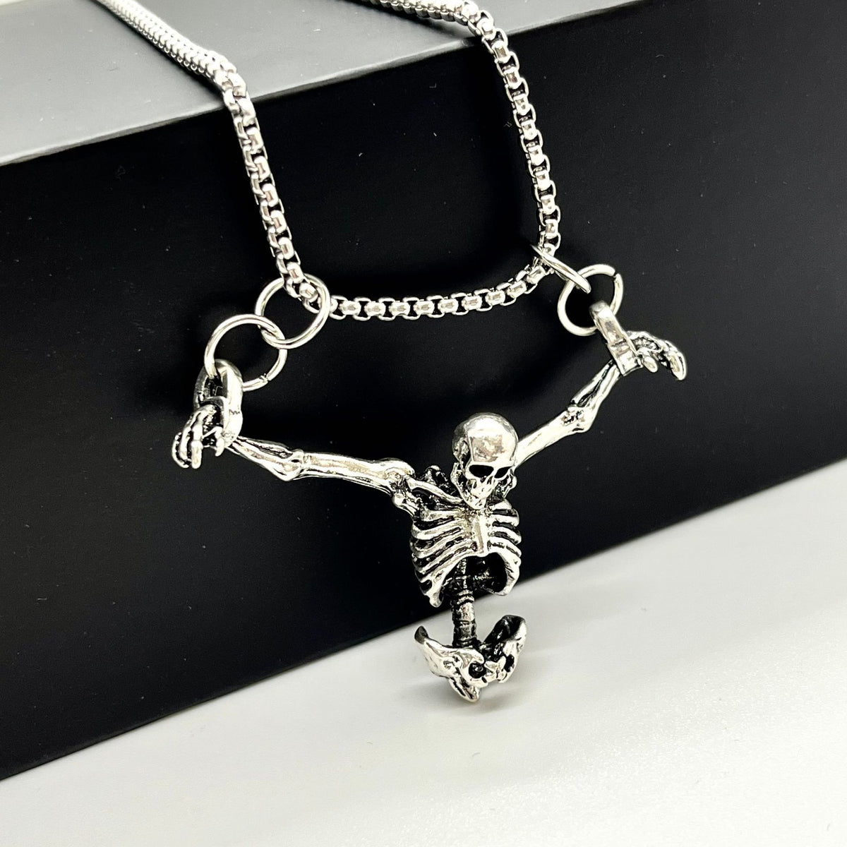 Skeleton Anhänger Halskette Brehn