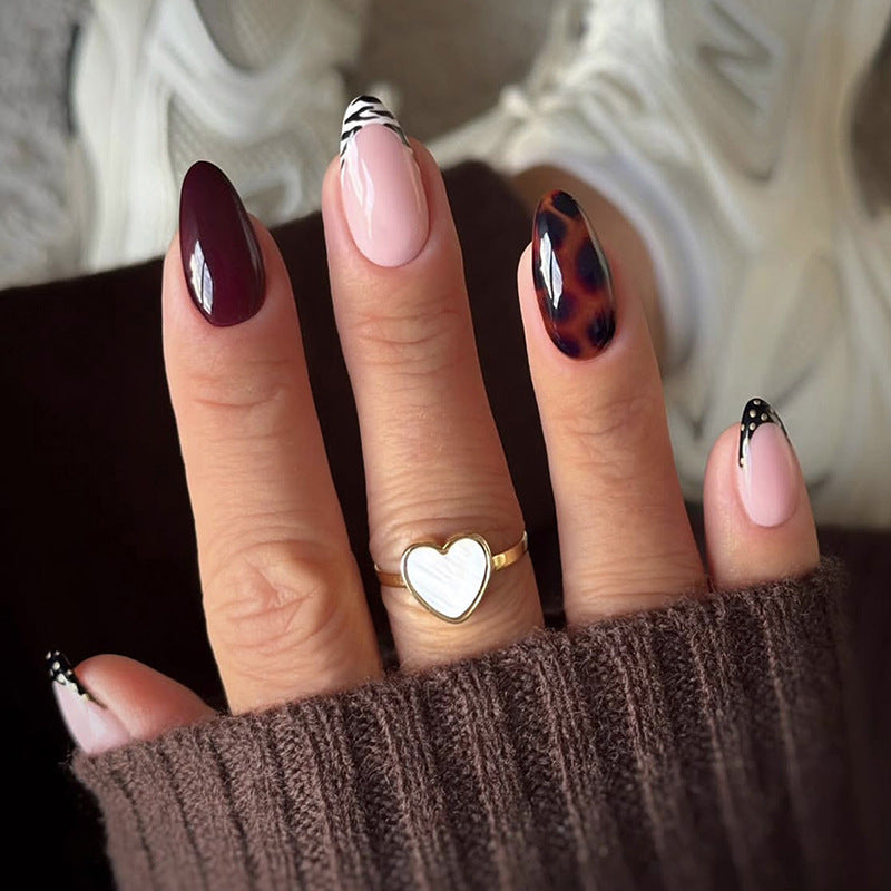 Premium dekorative Press-On Nail Set mit einzigartigen geometrischen Mustern Brehn