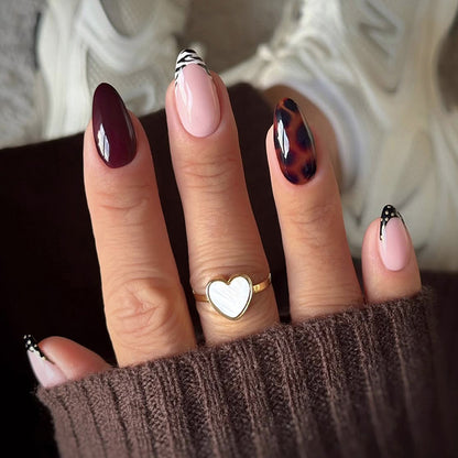 Premium dekorative Press-On Nail Set mit einzigartigen geometrischen Mustern Brehn
