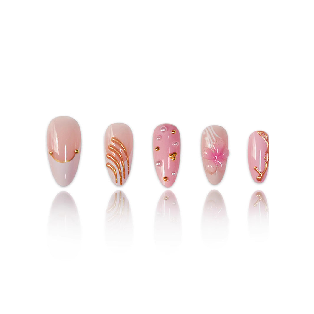 Künstlerische florale Nagelkunstverstärkungen Brehn