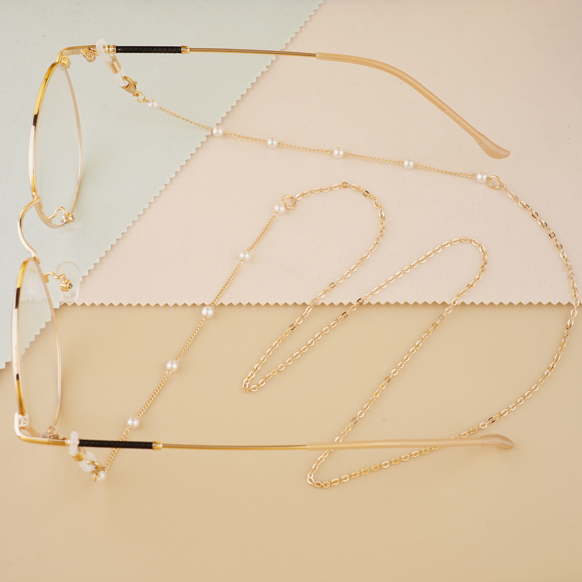Elegante mit Perlen akzentuierte Brillenkette Brehn