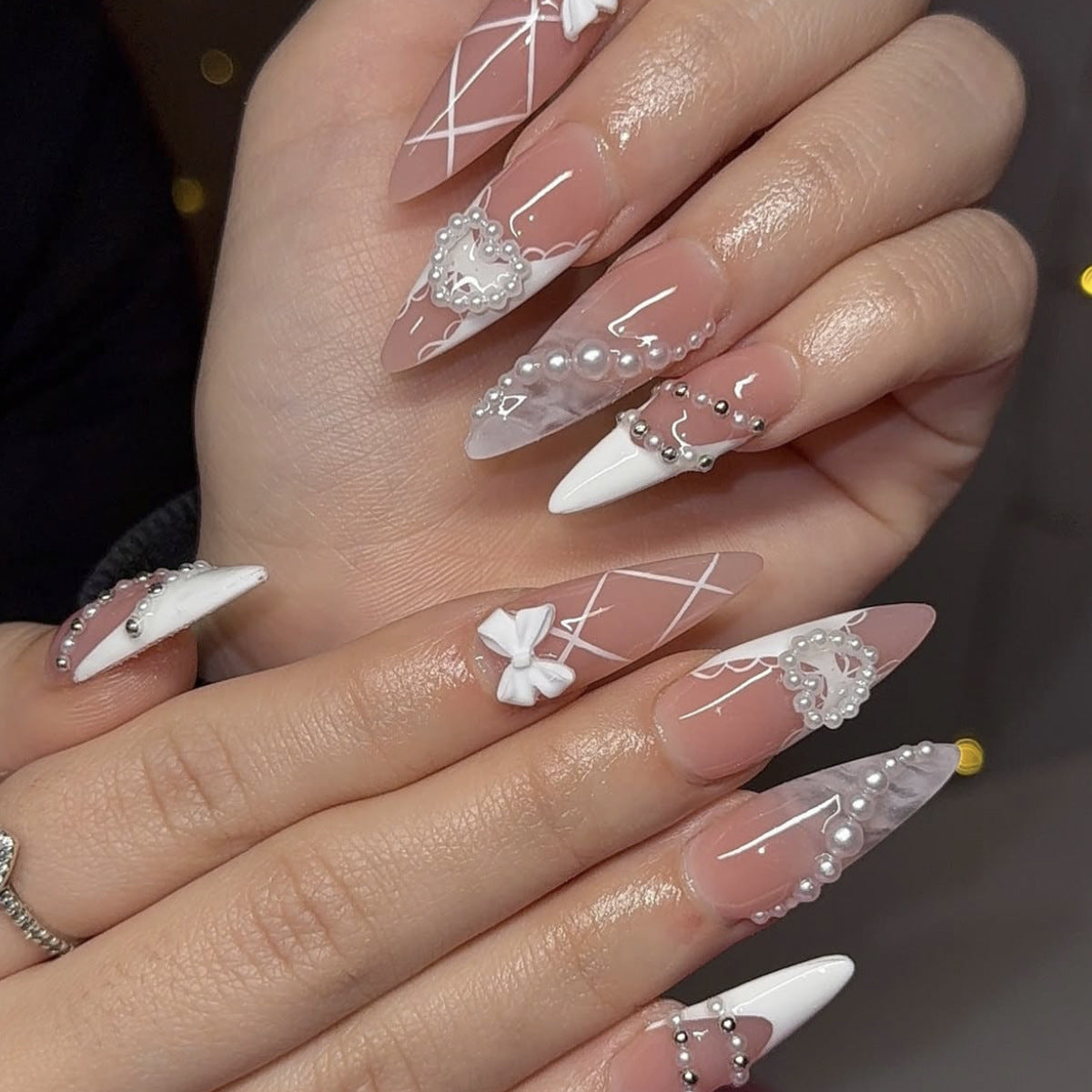 Elegante Stiletto Strass Nagelkunst Verlängerungen Brehn